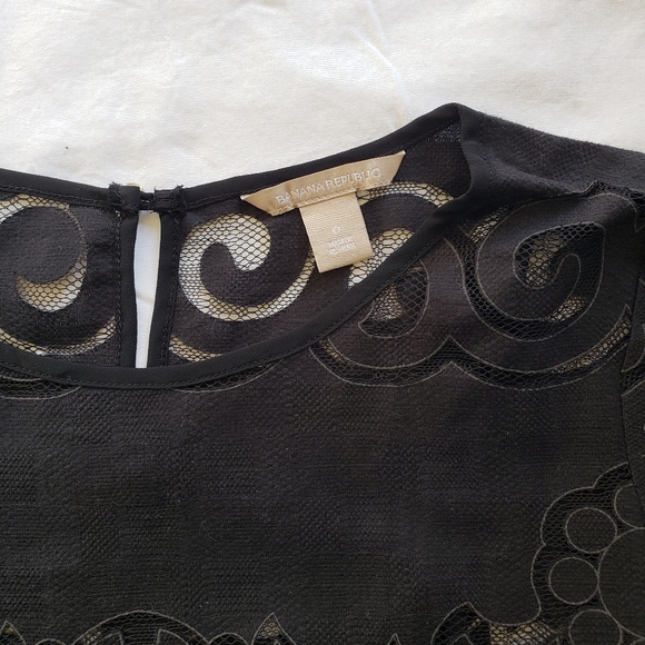 Women's Black Lace Top, Banana Republic, size 0 - Picture 2 of 5